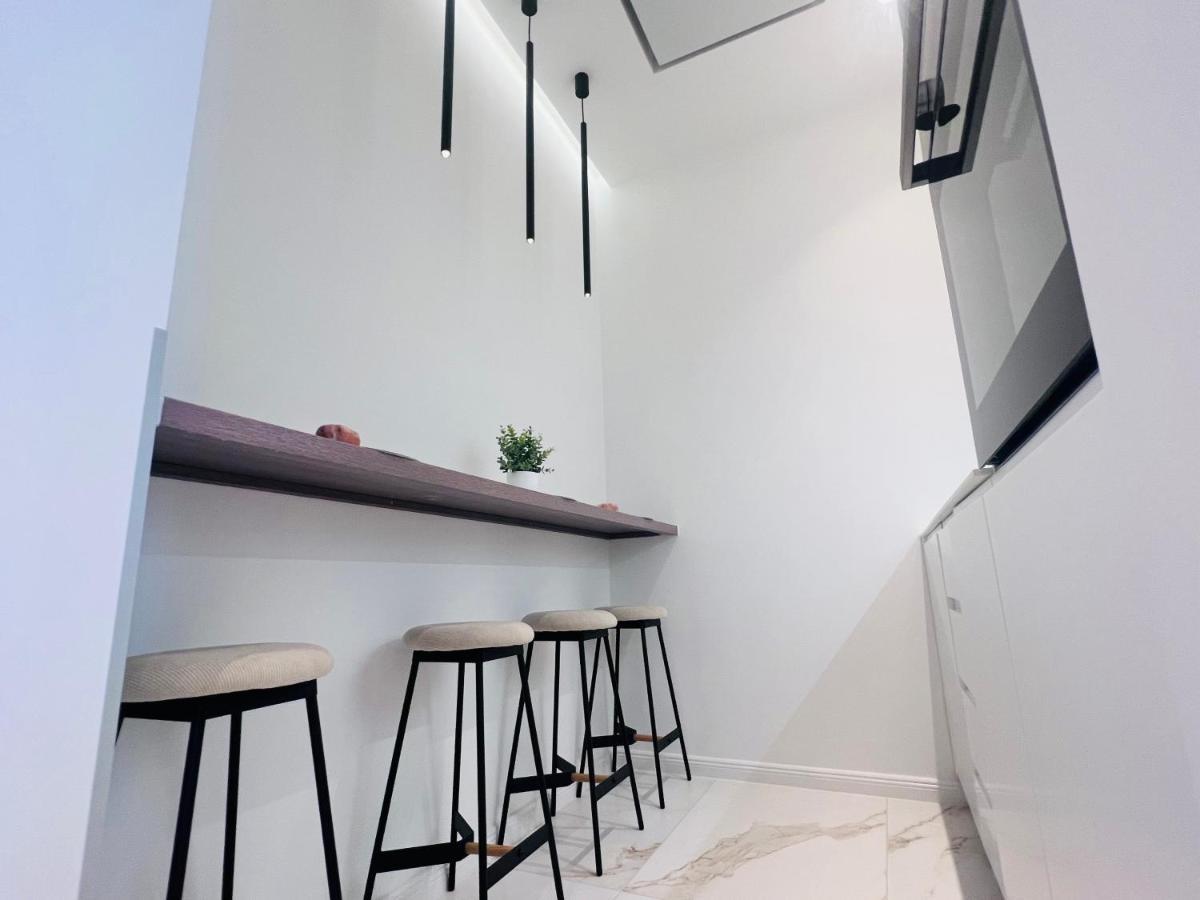 Zeus Design Apartment Schlosspark Schoenbrunn Wenen Buitenkant foto