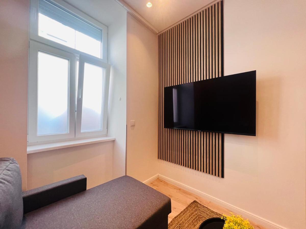 Zeus Design Apartment Schlosspark Schoenbrunn Wenen Buitenkant foto