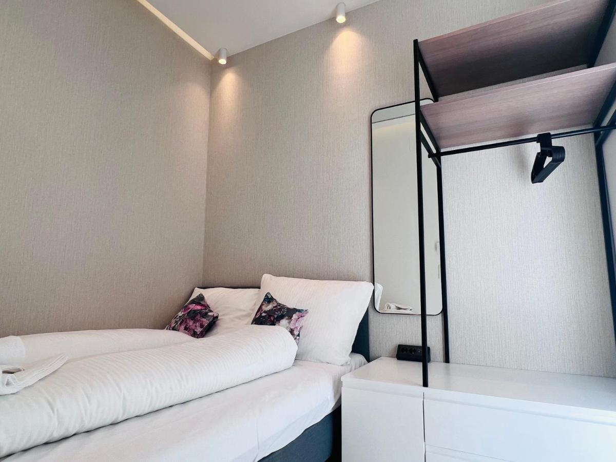 Zeus Design Apartment Schlosspark Schoenbrunn Wenen Buitenkant foto
