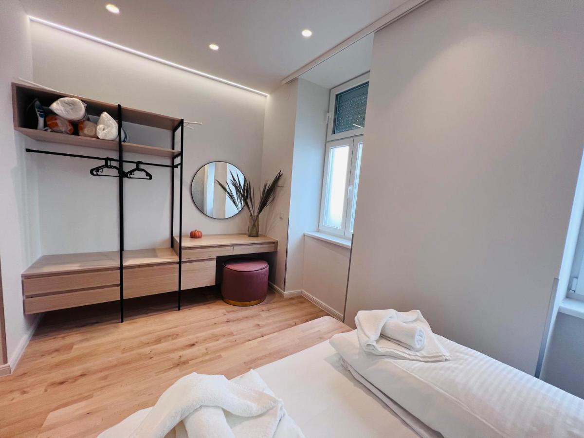 Zeus Design Apartment Schlosspark Schoenbrunn Wenen Buitenkant foto