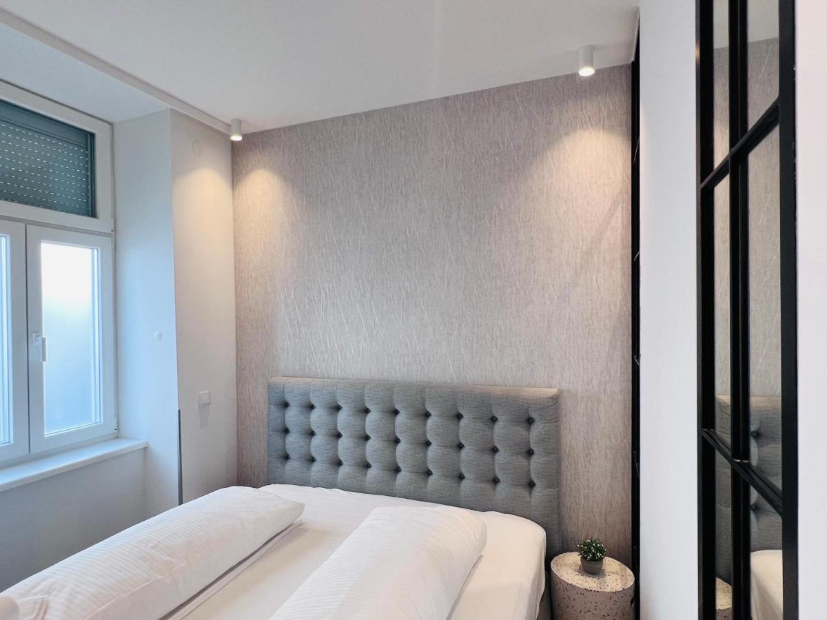 Zeus Design Apartment Schlosspark Schoenbrunn Wenen Buitenkant foto